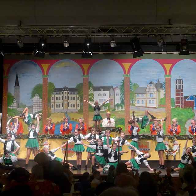 Tanzgruppen in Trnich