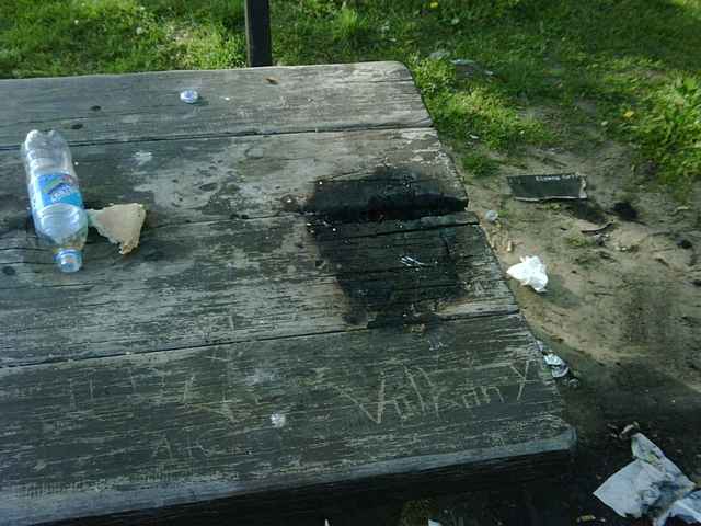 Vandalismuss am Grillplatz