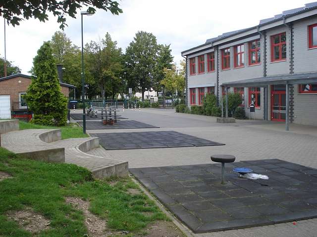 Mngel Schulhof-Spielplatz