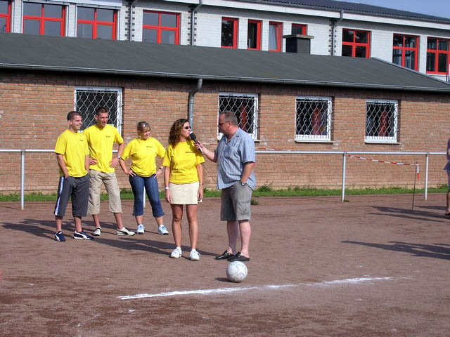 Unser Dorf spielt Fuball 2004