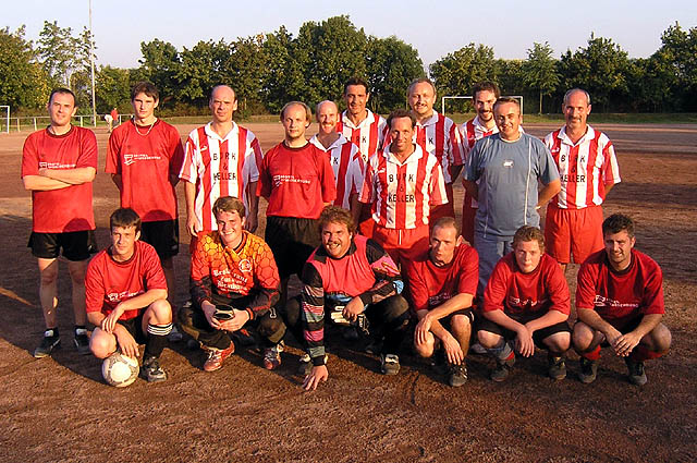 Unser Dorf spielt Fußball 2004