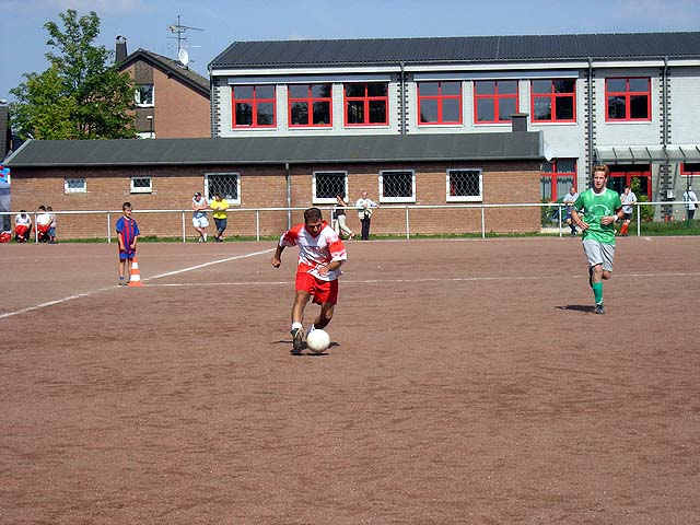 Unser Dorf spielt Fuball 2005